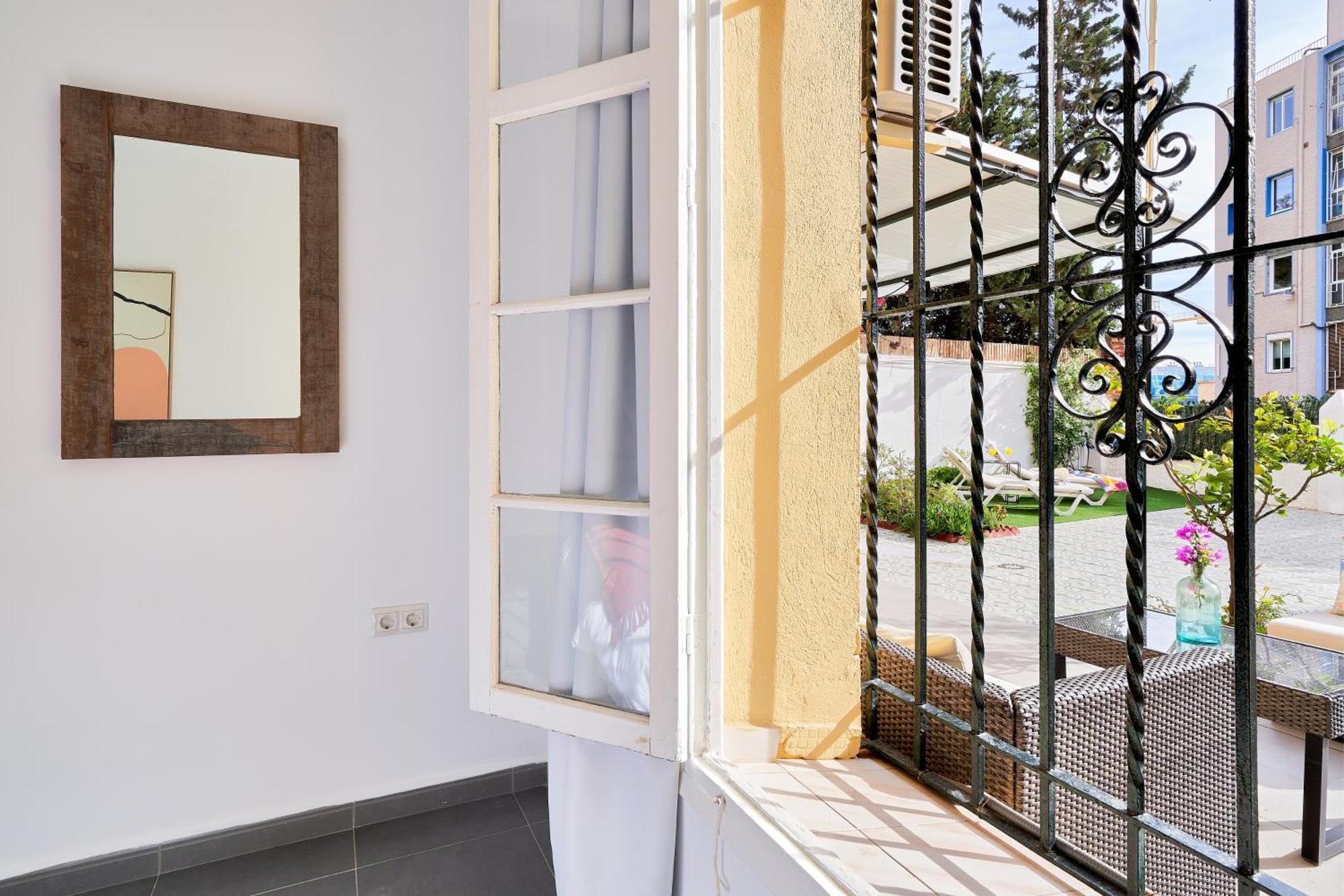 Villa Rosita Suites En Playa De La Malagueta Con Terraza Málaga Extérieur photo